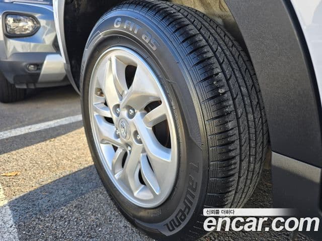 Hyundai Venue Premium, 2023 4