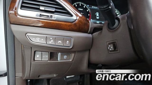 Genesis EQ900 Prestige, 2018 17