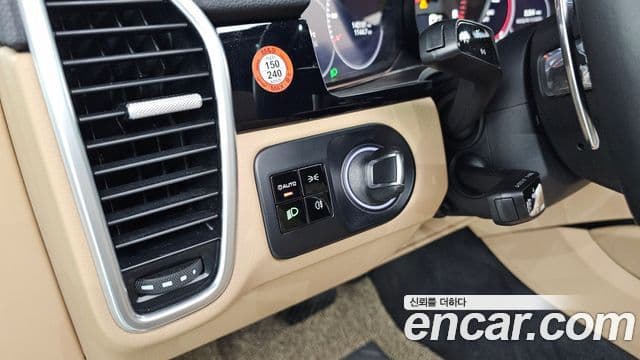 Porsche Cayenne (PO536), 2019 9