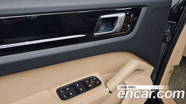 Porsche Cayenne (PO536), 2019 17