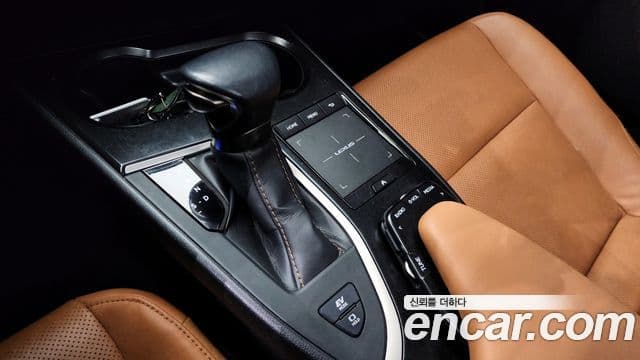 Lexus UX250h, 2021 9