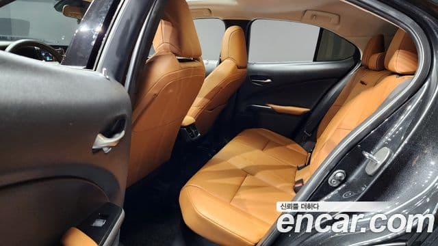 Lexus UX250h, 2021 12