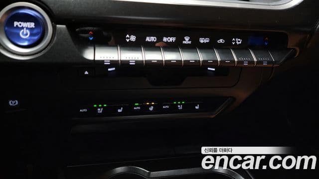 Lexus UX250h, 2021 16