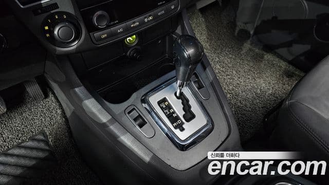 KG모빌리티(SsangYong) Korando 투리스모 4WD RT 11인승, 2014 9