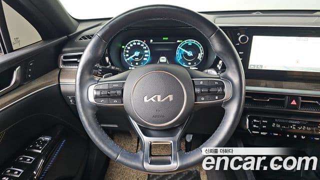 Kia K5 гибрид 3세대 Signature, 2023 13