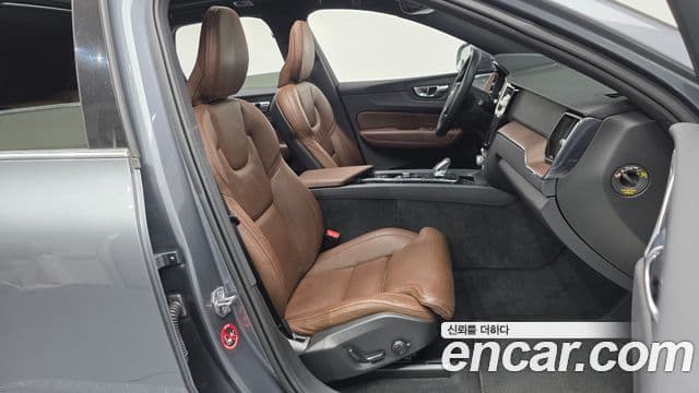 Volvo XC60 2세대 B5 Inscription, 2021 11