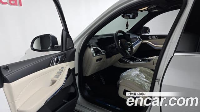 BMW X7 (G07) xDrive 40i M Sport 6인승, 2025 10