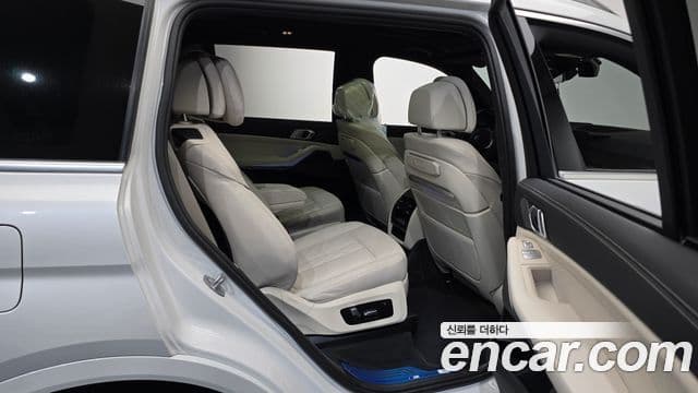 BMW X7 (G07) xDrive 40i M Sport 6인승, 2025 12