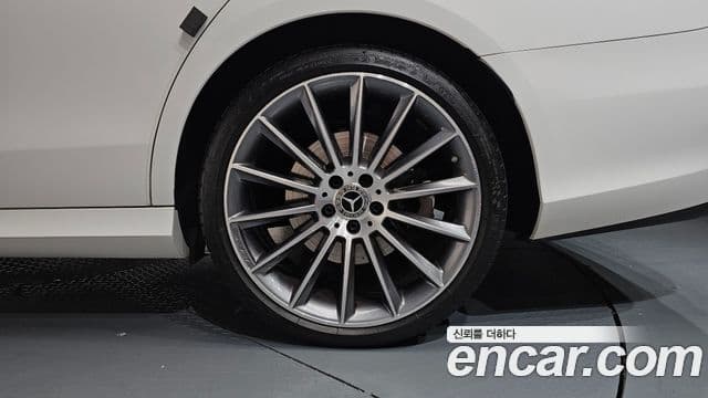 Mercedes-Benz E-класс W213 AMG Line, 2020 все фото