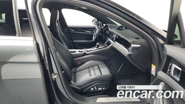 Porsche Panamera (971), 2019 11