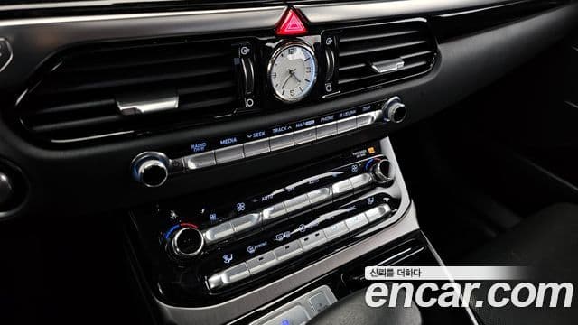 Genesis EQ900 Prestige, 2016 20