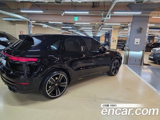 Porsche Cayenne (PO536), 2021 3