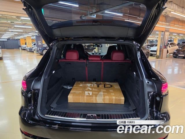 Porsche Cayenne (PO536), 2021 10