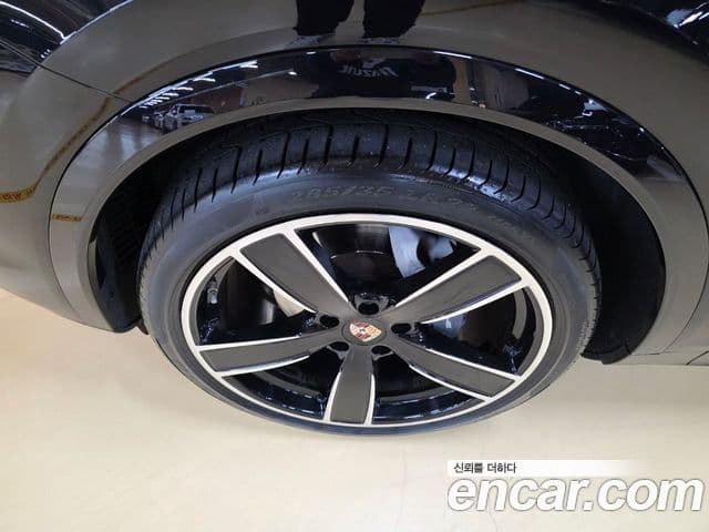 Porsche Cayenne (PO536), 2021 12