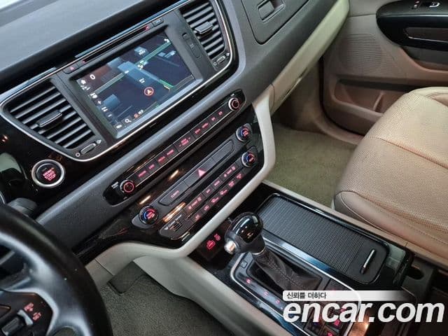 Kia All New Carnival Noblesse, 2015 10