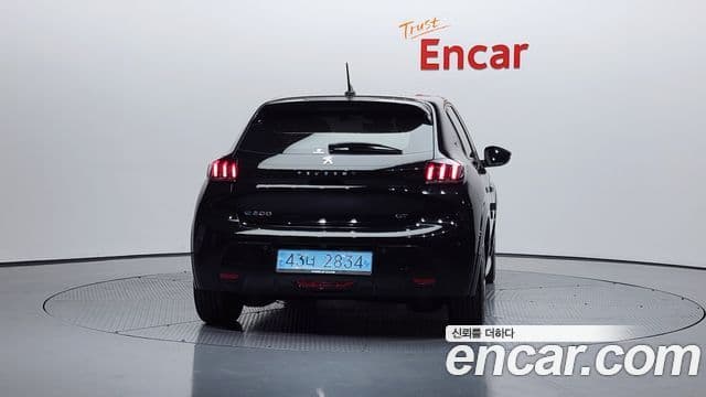 Peugeot e-208 2세대 GT, 2022 4