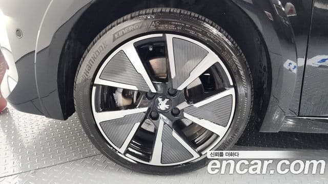 Peugeot e-208 2세대 GT, 2022 все фото