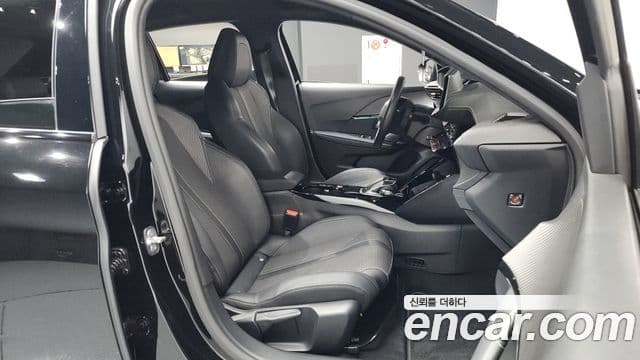 Peugeot e-208 2세대 GT, 2022 11