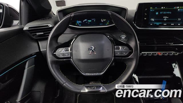 Peugeot e-208 2세대 GT, 2022 13