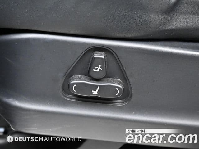 KG모빌리티(SsangYong) Korando 투리스모 4WD TX 9인승, 2017 16