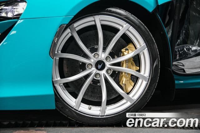 맥라렌 아투라 3.0 купе, 2023 все фото