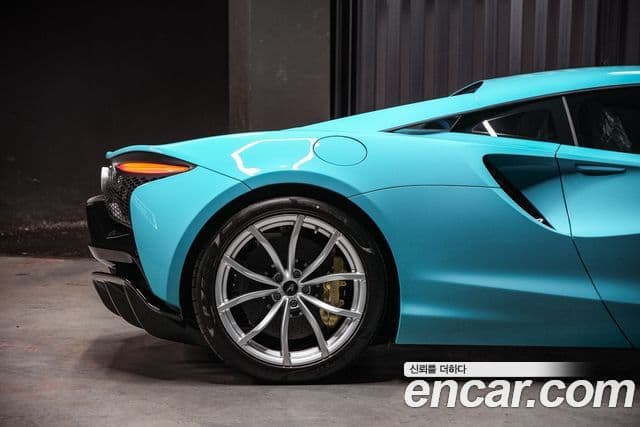 맥라렌 아투라 3.0 купе, 2023 6