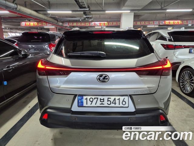Lexus UX250h, 2024 3