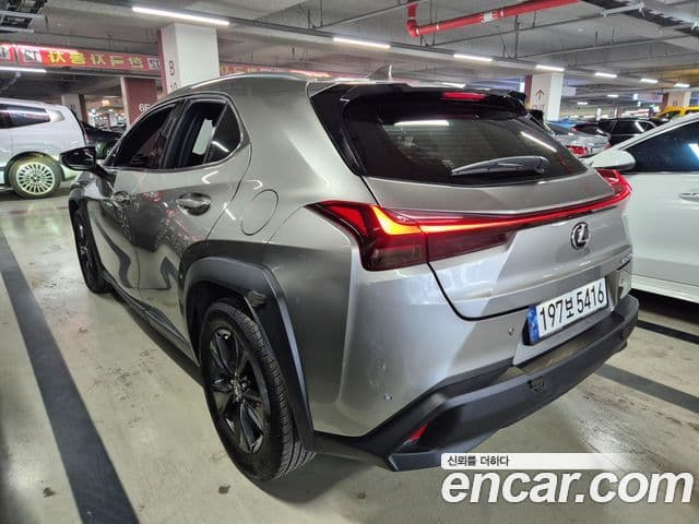 Lexus UX250h, 2024 4