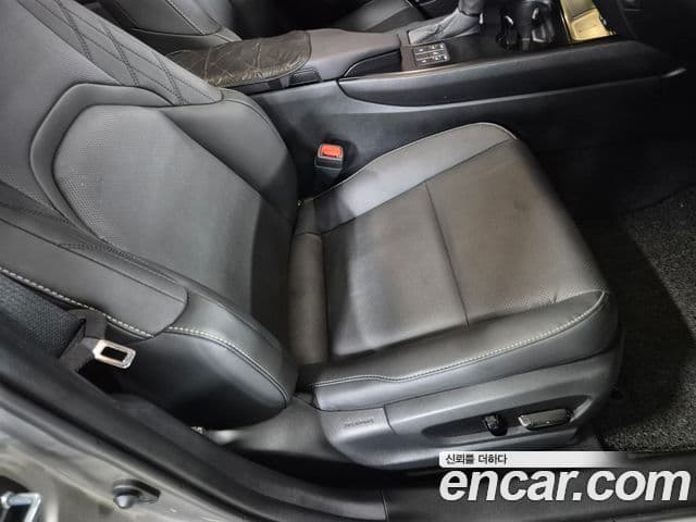 Lexus UX250h, 2024 11