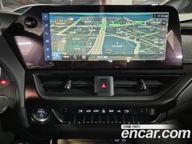 Lexus UX250h, 2024 15