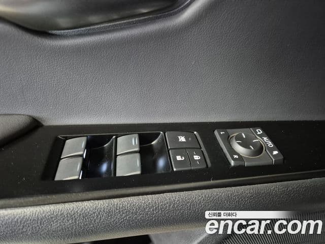 Lexus UX250h, 2024 19