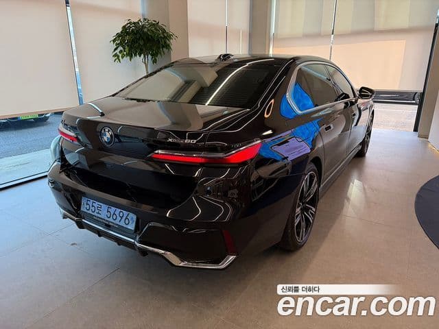 BMW i7 (G70) xDrive 60 M Sport, 2023 4