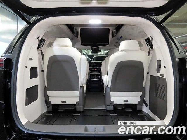 Kia Carnival 4세대 бензин 9인승 High Limousine(компания по спецнадстройкам), 2023 15