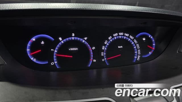 KG모빌리티(SsangYong) Korando 투리스모 4WD TX 9인승, 2016 19