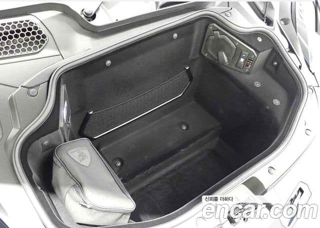 Lamborghini 레부엘토, 2025 10