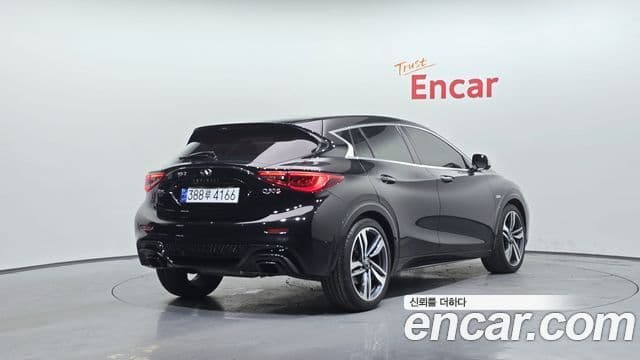 Infiniti Q30 2.0 Exclusive City чёрный, 2017 2