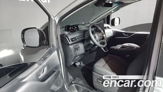 Hyundai Staria Modern, 2025 10