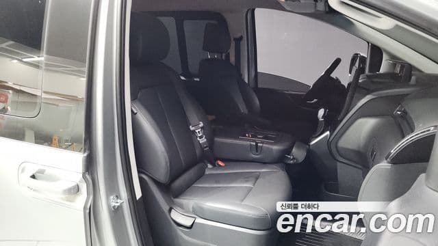 Hyundai Staria Modern, 2025 11