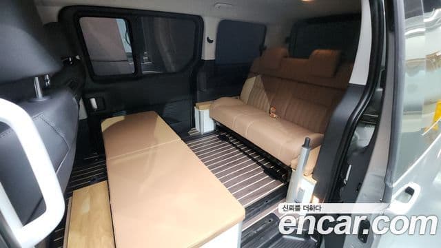 Hyundai Staria Modern, 2025 12