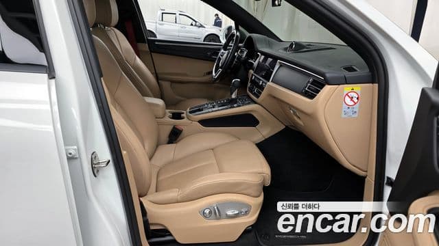 Porsche Macan 95B, 2021 11