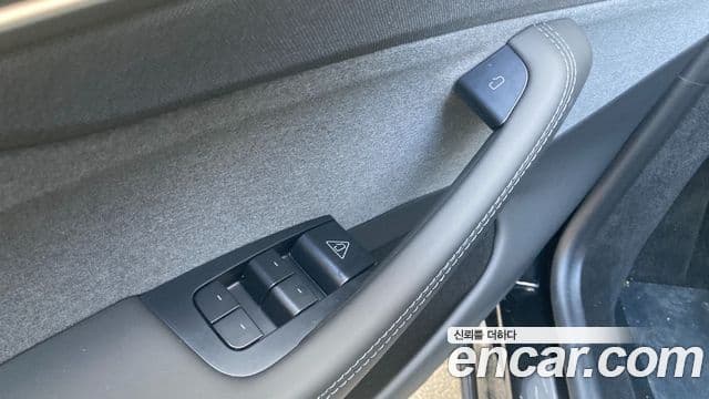 Tesla модель Y, 2025 10