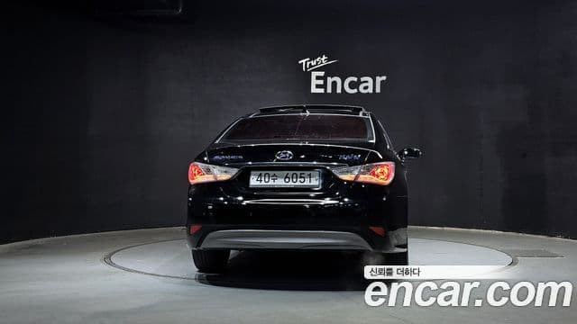 Hyundai Sonata гибрид Royal, 2012 4