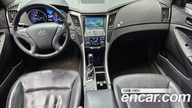 Hyundai Sonata гибрид Royal, 2012 7