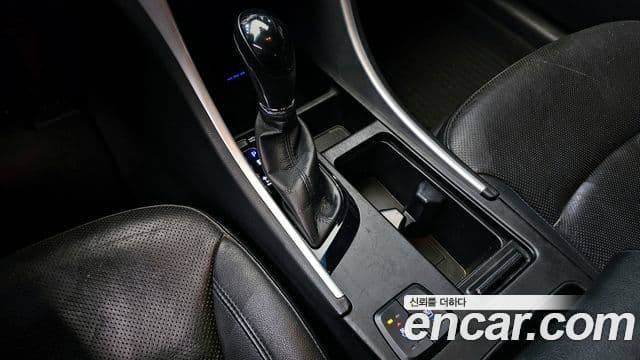 Hyundai Sonata гибрид Royal, 2012 9