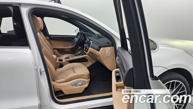 Porsche Macan 95B, 2021 15