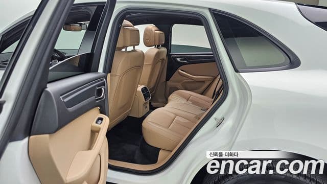 Porsche Macan 95B, 2021 12