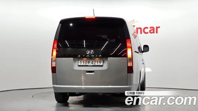 Hyundai Staria Modern, 2023 4