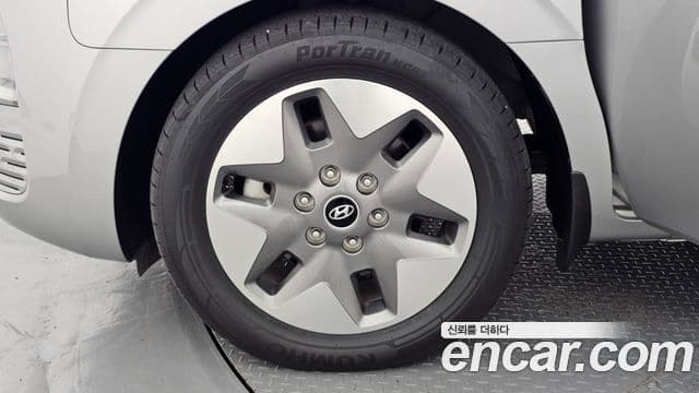 Hyundai Staria Modern, 2023 все фото