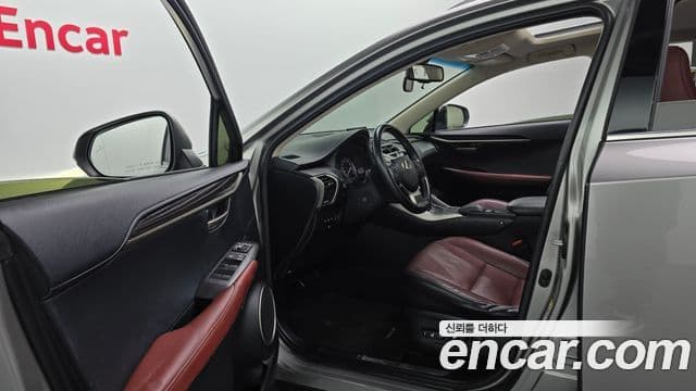 Lexus NX300h Executive, 2015 10