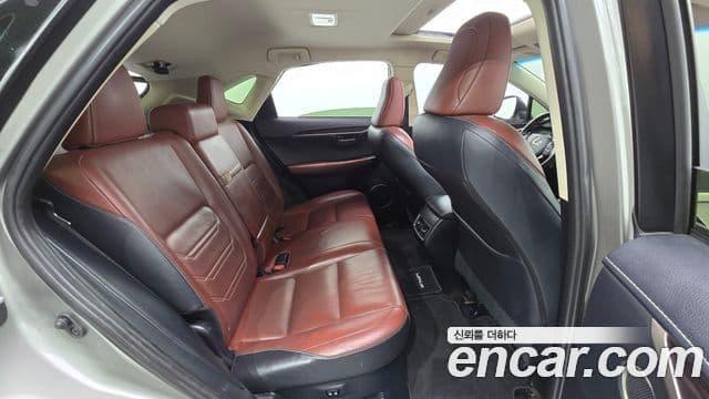Lexus NX300h Executive, 2015 12